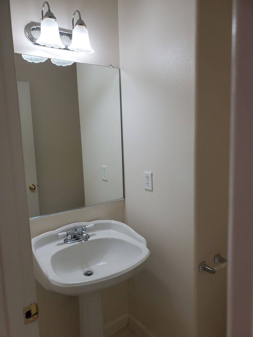 House for rent at 3870 Aerial Way, Eugene, OR 97402