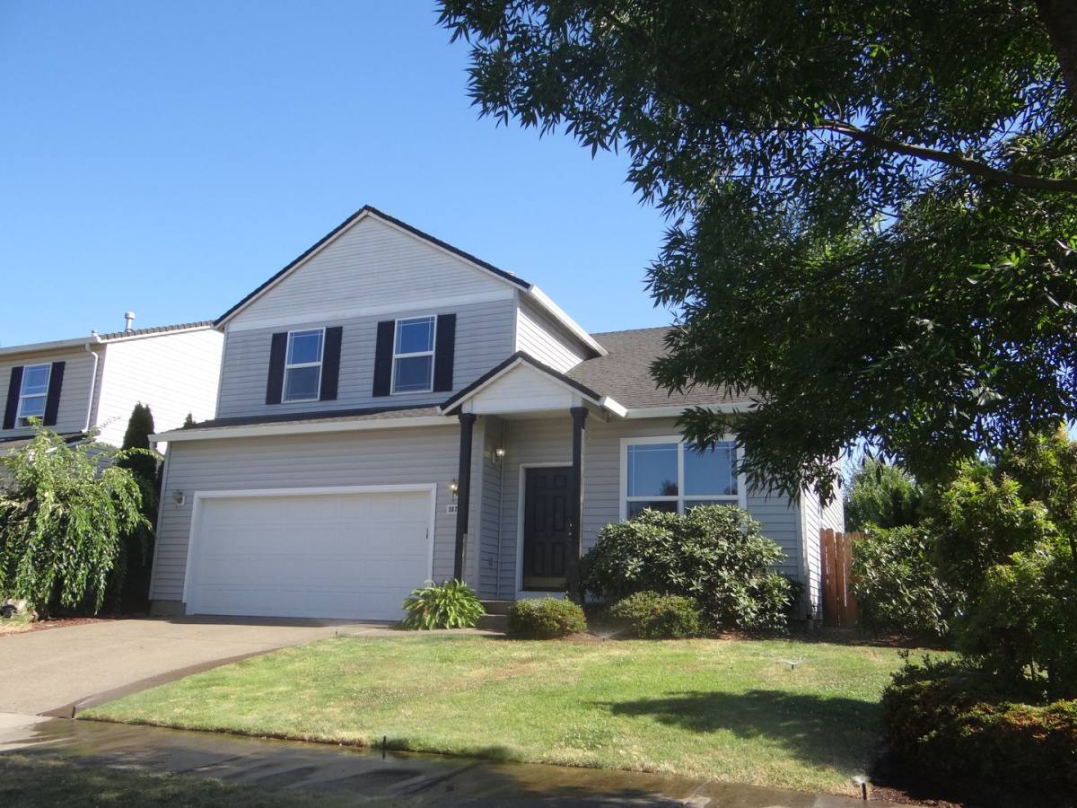 House for rent at 3870 Aerial Way, Eugene, OR 97402