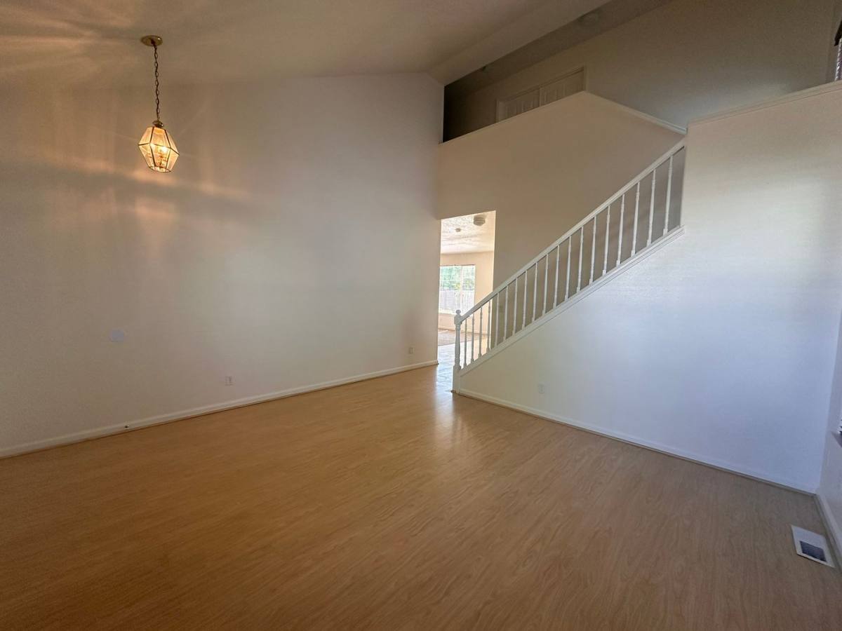 House for rent at 3870 Aerial Way, Eugene, OR 97402