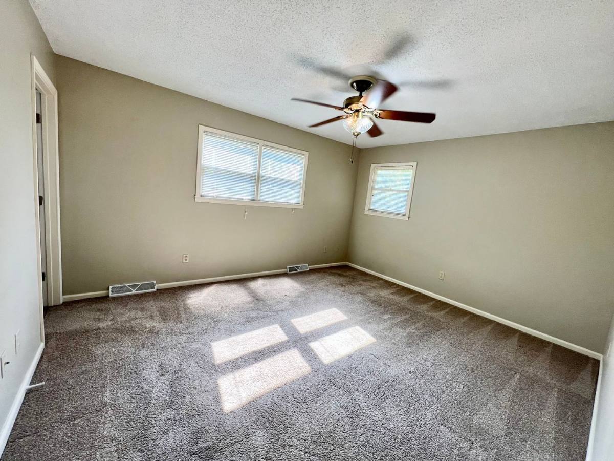 House for rent at 1305 Overlook Dr, Manhattan, KS 66503