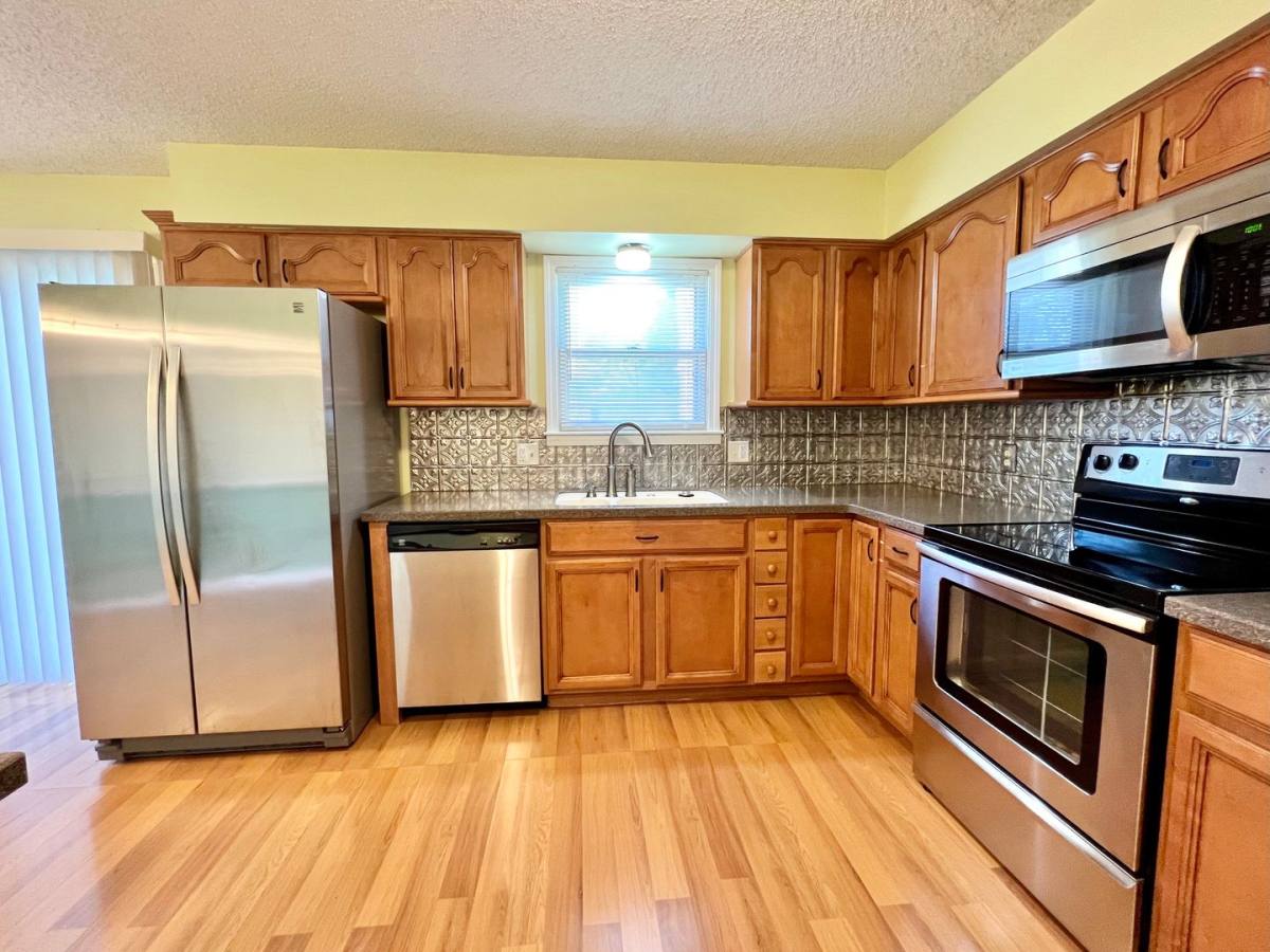 House for rent at 1305 Overlook Dr, Manhattan, KS 66503