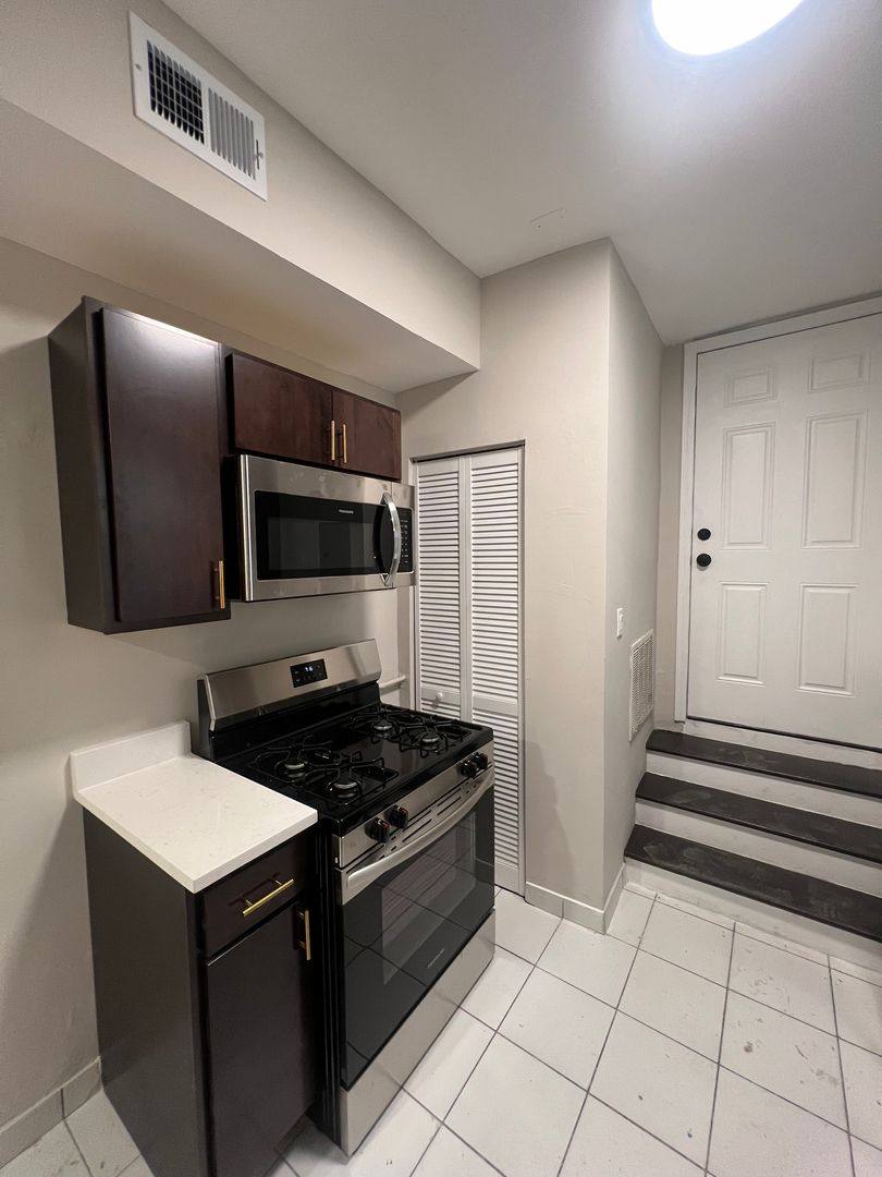 Apartment for rent at 4035-37 N Central Park Ave, Chicago, IL 60618