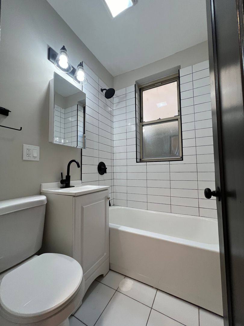 Apartment for rent at 4035-37 N Central Park Ave, Chicago, IL 60618
