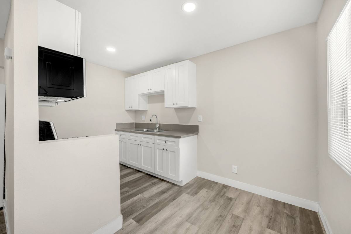 Apartment for rent at 4500 N Lakewood Ave, Long Beach, CA 90808
