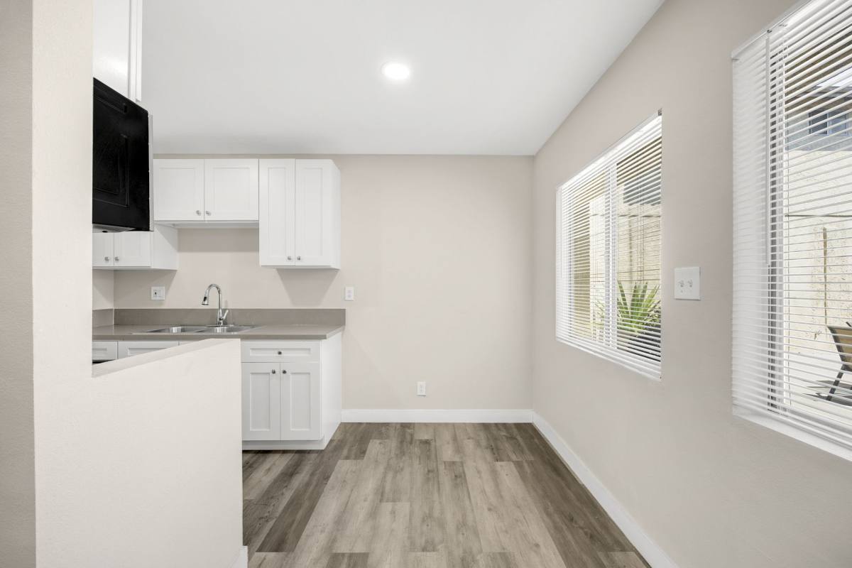 Apartment for rent at 4500 N Lakewood Ave, Long Beach, CA 90808