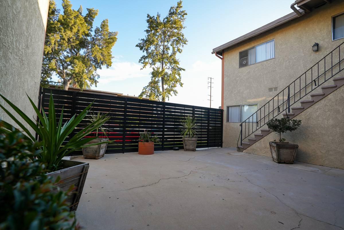 Apartment for rent at 4500 N Lakewood Ave, Long Beach, CA 90808