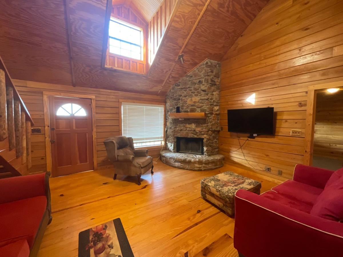House for rent at 103 Beach Dr, Llano, TX 78643