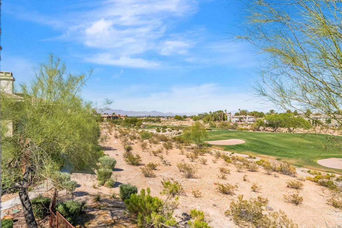 Apartment for rent at 904 Duckhorn Court, Las Vegas, NV 89144