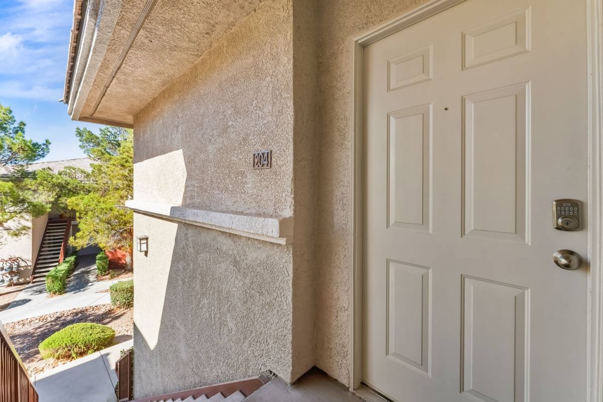 Apartment for rent at 904 Duckhorn Court, Las Vegas, NV 89144