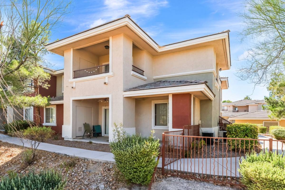 Apartment for rent at 904 Duckhorn Court, Las Vegas, NV 89144