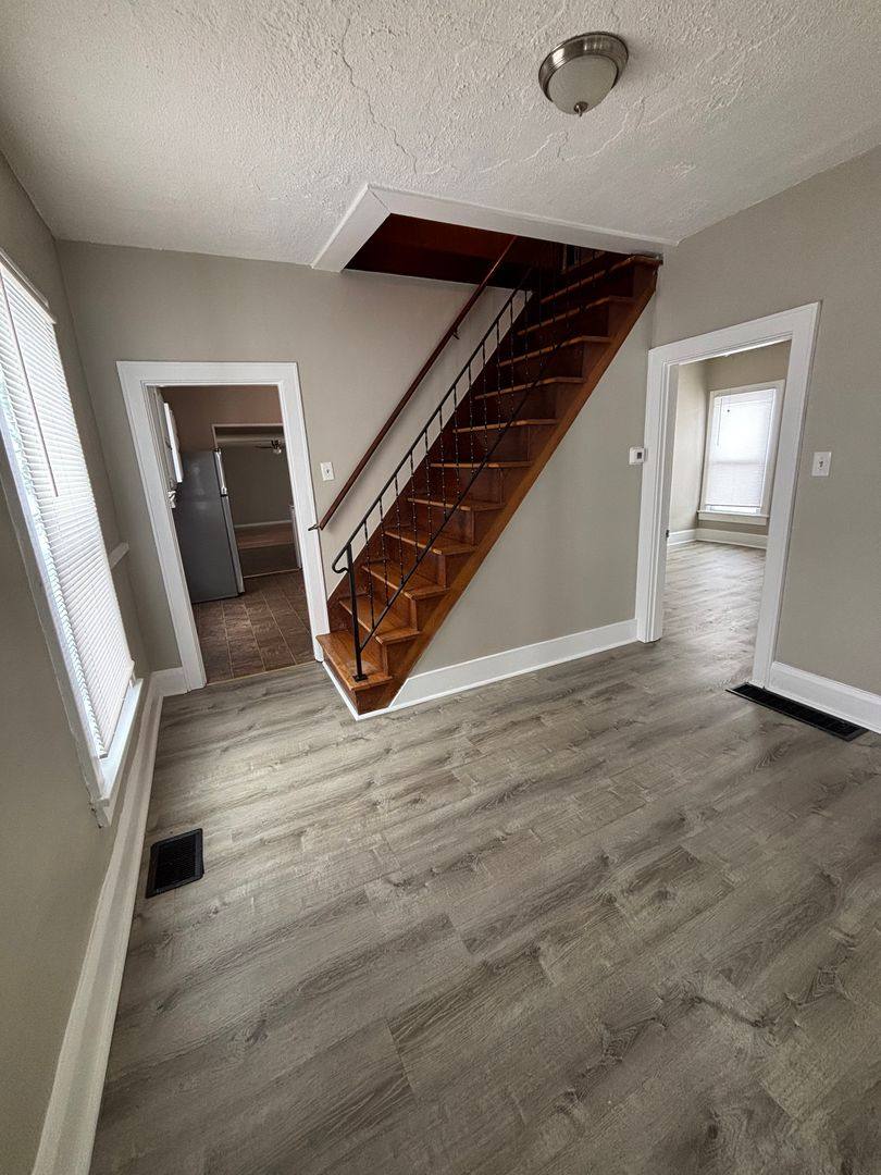 House for rent at 122 Fairlawn Ave, Lexington, KY 40505