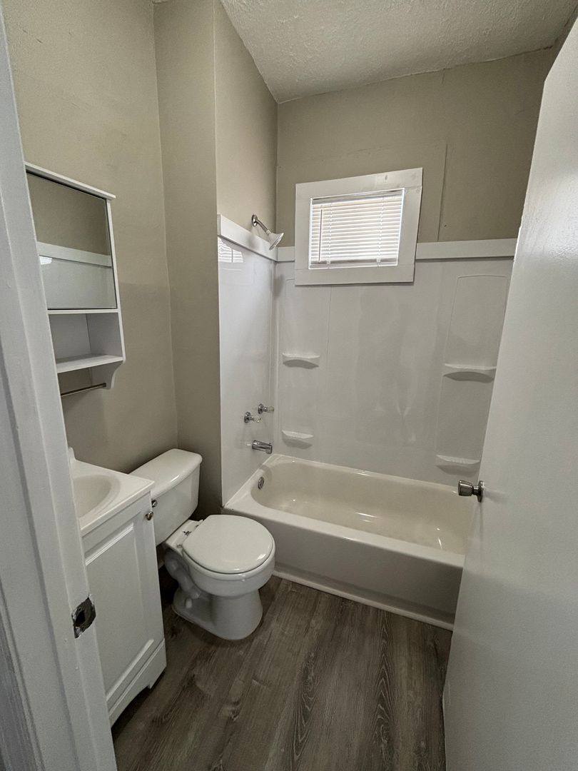 House for rent at 122 Fairlawn Ave, Lexington, KY 40505