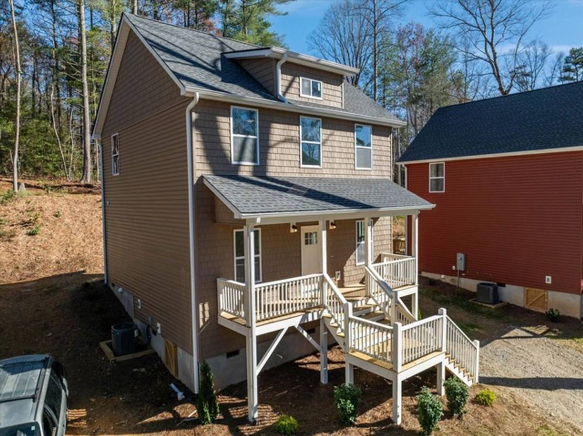 House for rent at 131 Owenby Lane, Black Mountain, NC 28711