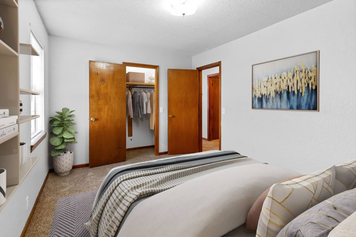 Apartment for rent at 11733 Wood Oak Ave, Richmond, MO 64085