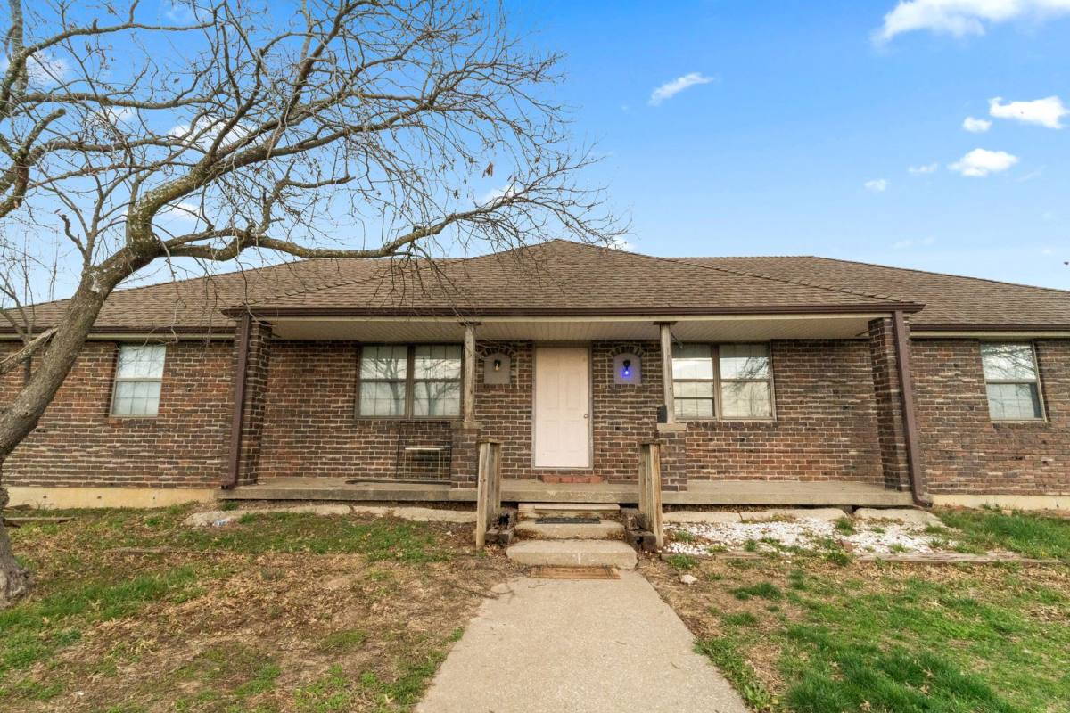 Apartment for rent at 11733 Wood Oak Ave, Richmond, MO 64085