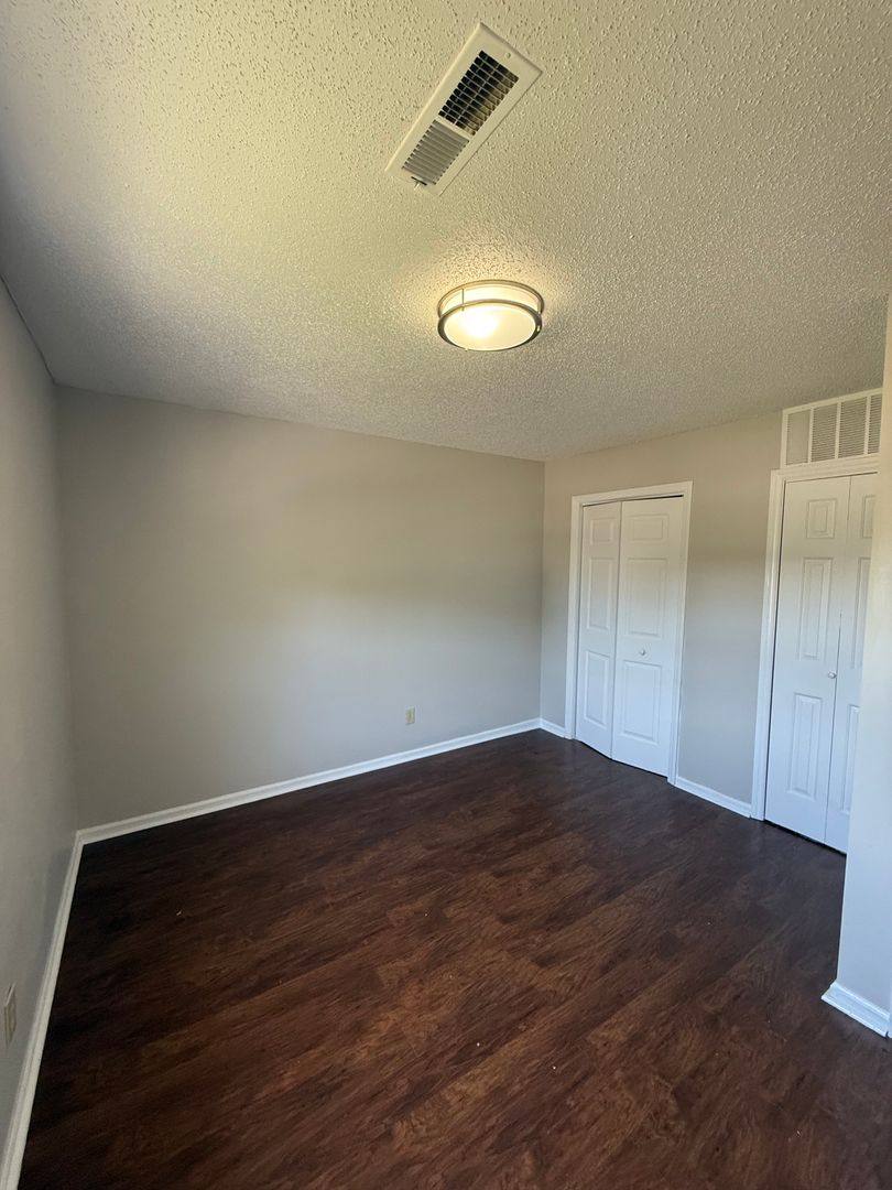 Apartment for rent at 1806-E Woods Lane, High Point, NC 27265