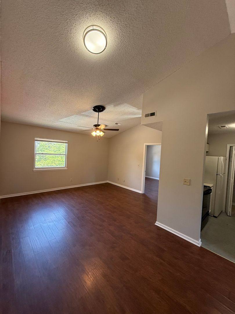 Apartment for rent at 1806-E Woods Lane, High Point, NC 27265