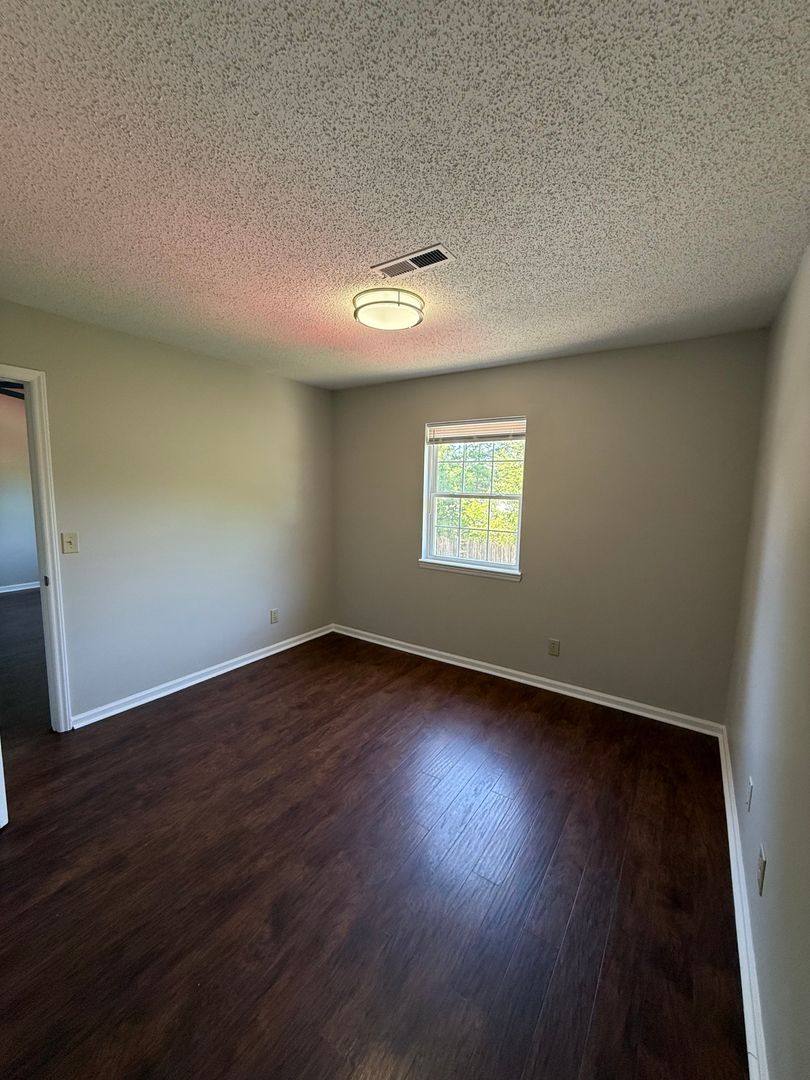 Apartment for rent at 1806-E Woods Lane, High Point, NC 27265