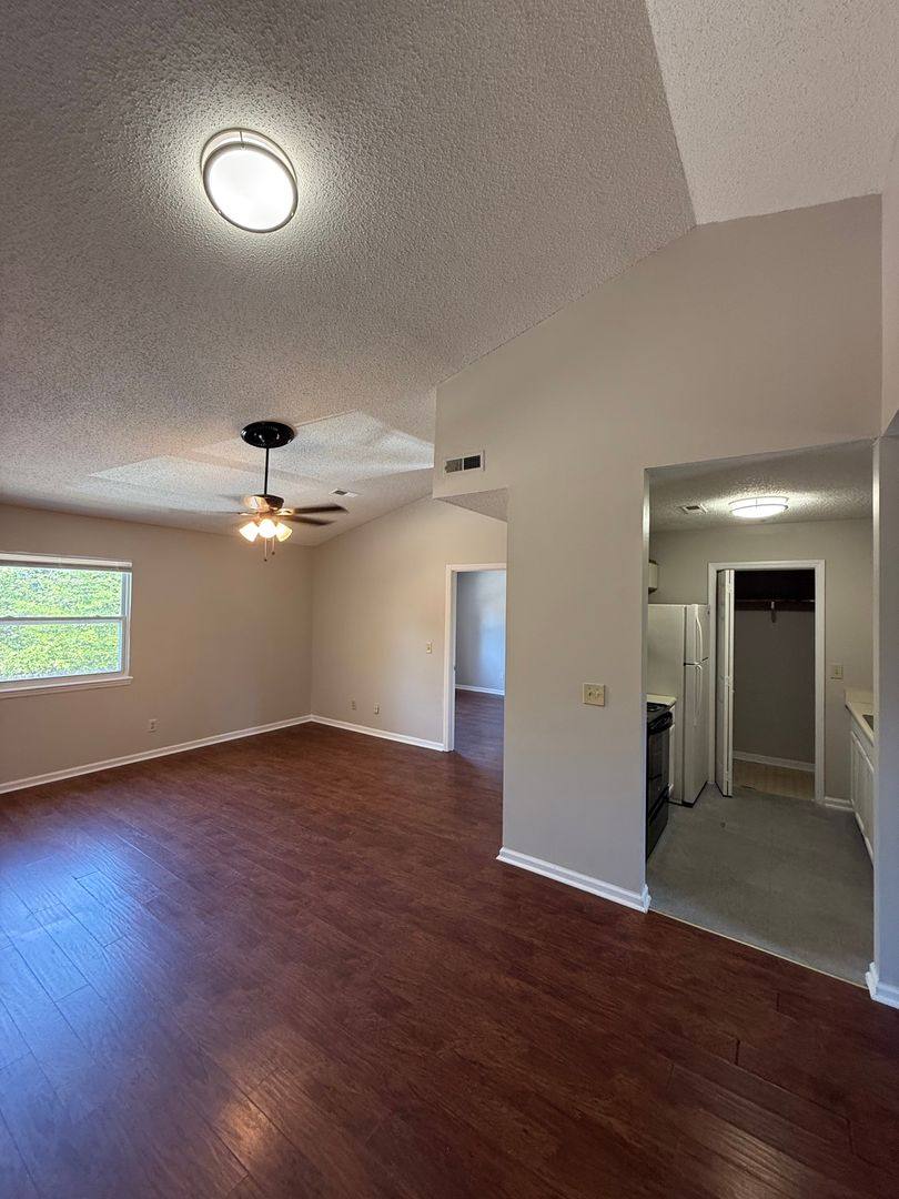 Apartment for rent at 1806-E Woods Lane, High Point, NC 27265