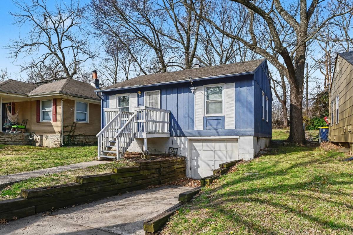 House for rent at 7036 Bellefontaine Ave, Kansas City, MO 64132