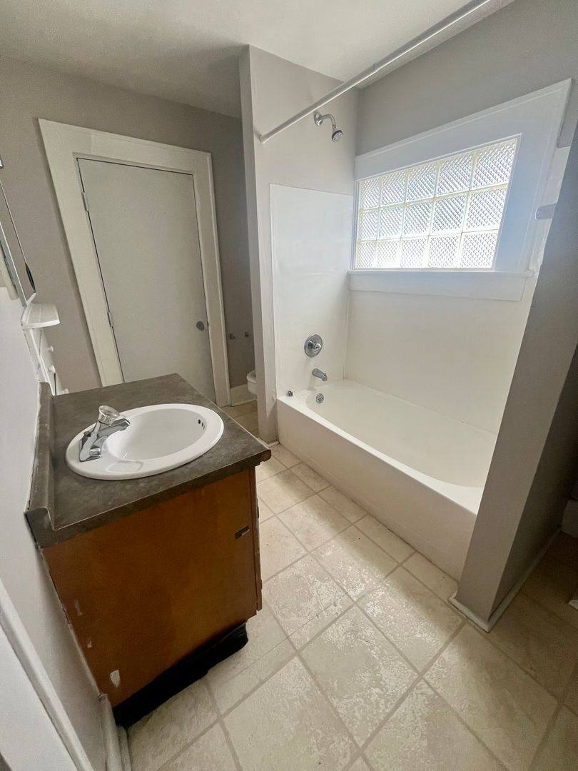 Apartment for rent at 2295 SW 11th St, Akron, OH 44314