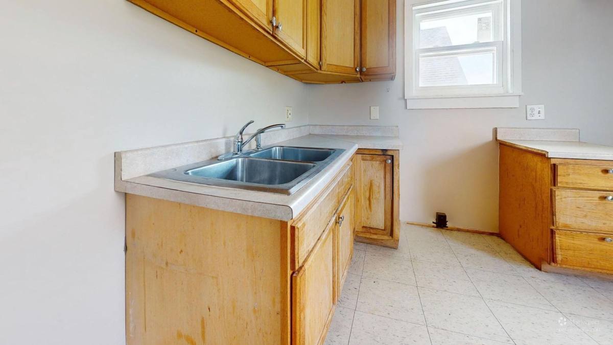 Apartment for rent at 2295 SW 11th St, Akron, OH 44314