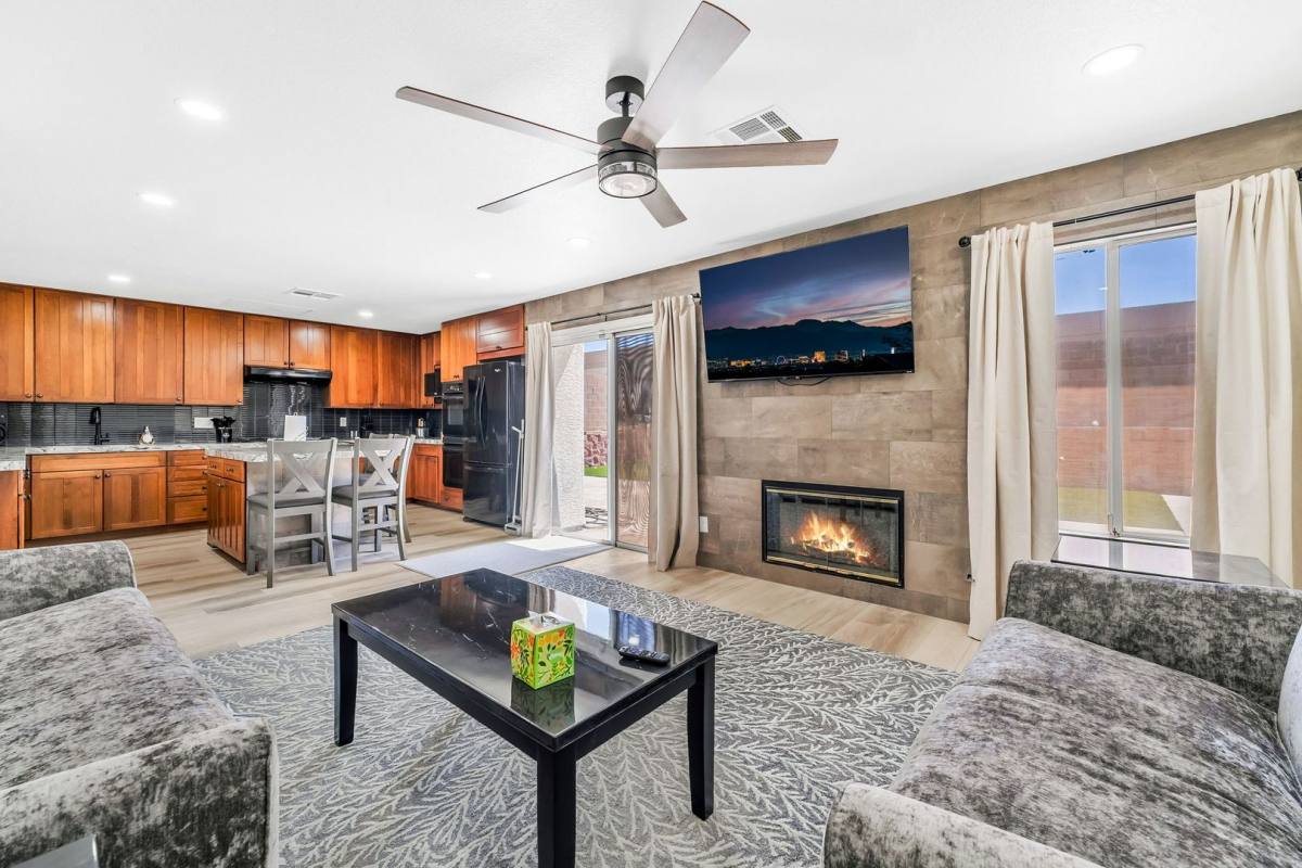 House for rent at 104 Appian Way, Henderson, NV 89002