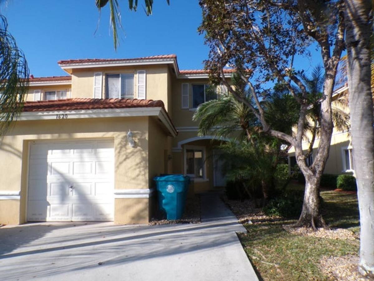 Townhouse for rent at 1620 Cetona Dr, Boynton Beach, FL 33426