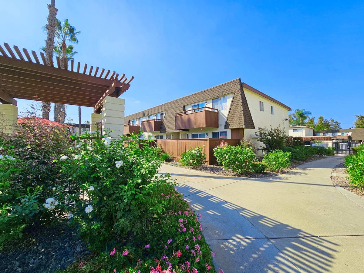 Apartment for rent at 1635 E Washington Ave, Escondido, CA 92027