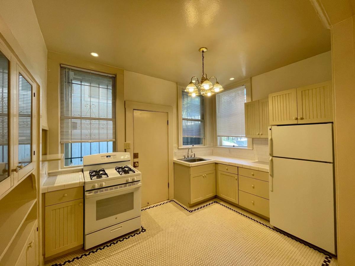 Apartment for rent at 2411-2423 Post St, San Francisco, CA 94115