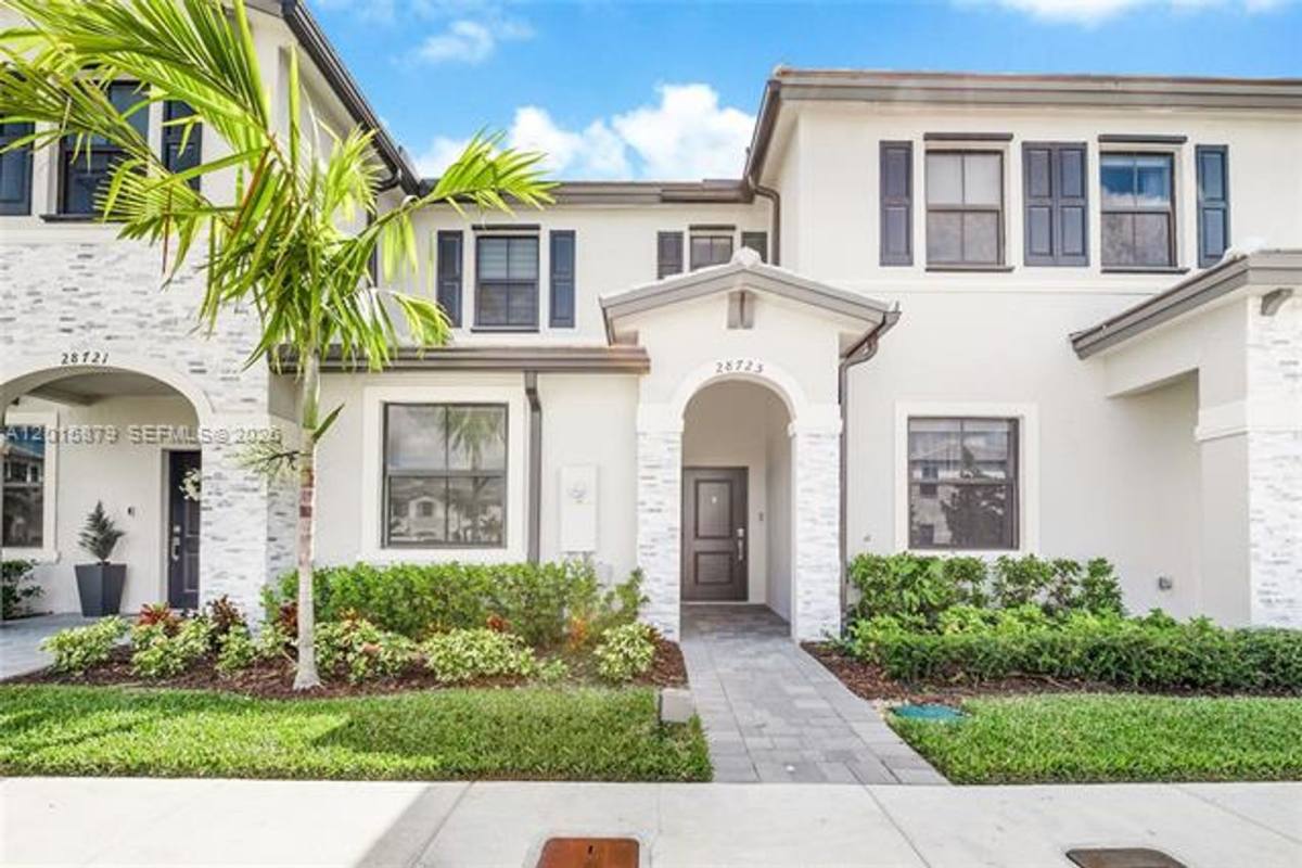 Townhouse for rent at 28725 SW 133rd Court, Homestead, FL 33033