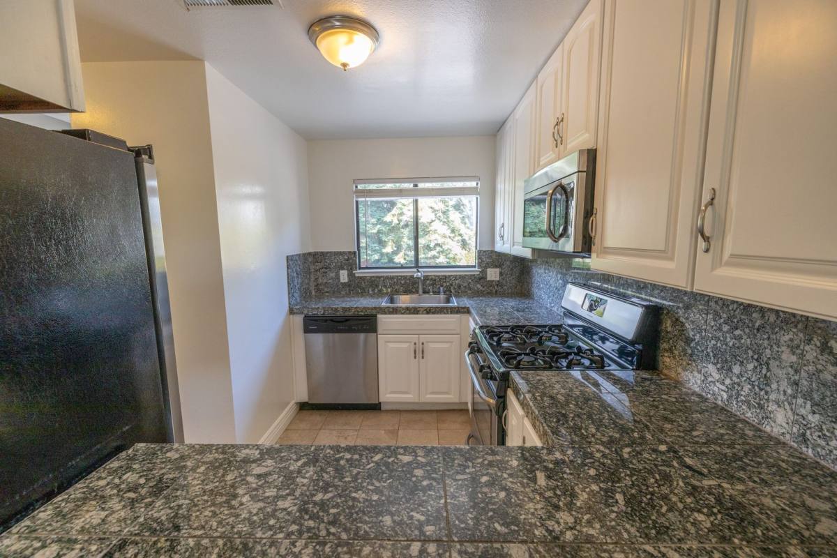 Townhouse for rent at 996 Silverado Court, Hayward, CA 94541