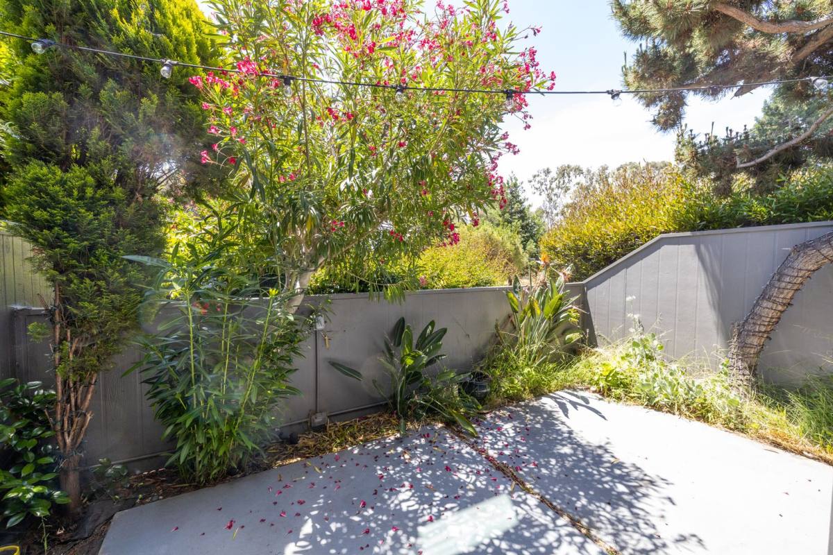 Townhouse for rent at 996 Silverado Court, Hayward, CA 94541