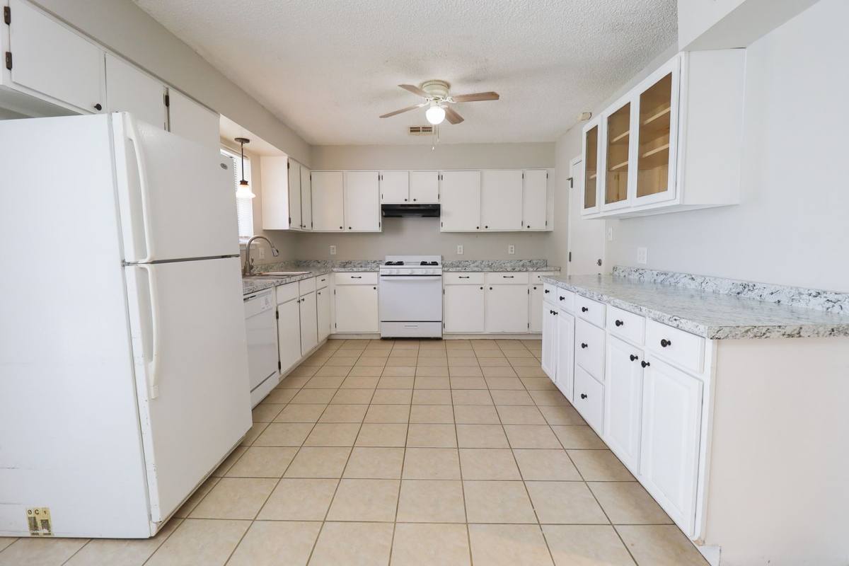 House for rent at 15080 S Xenophon Ave, Glenpool, OK 74033
