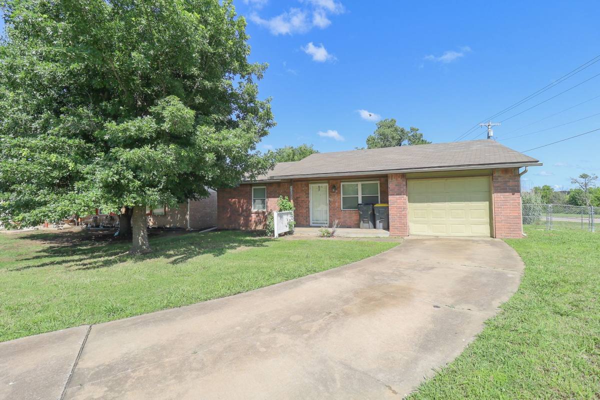 House for rent at 15080 S Xenophon Ave, Glenpool, OK 74033
