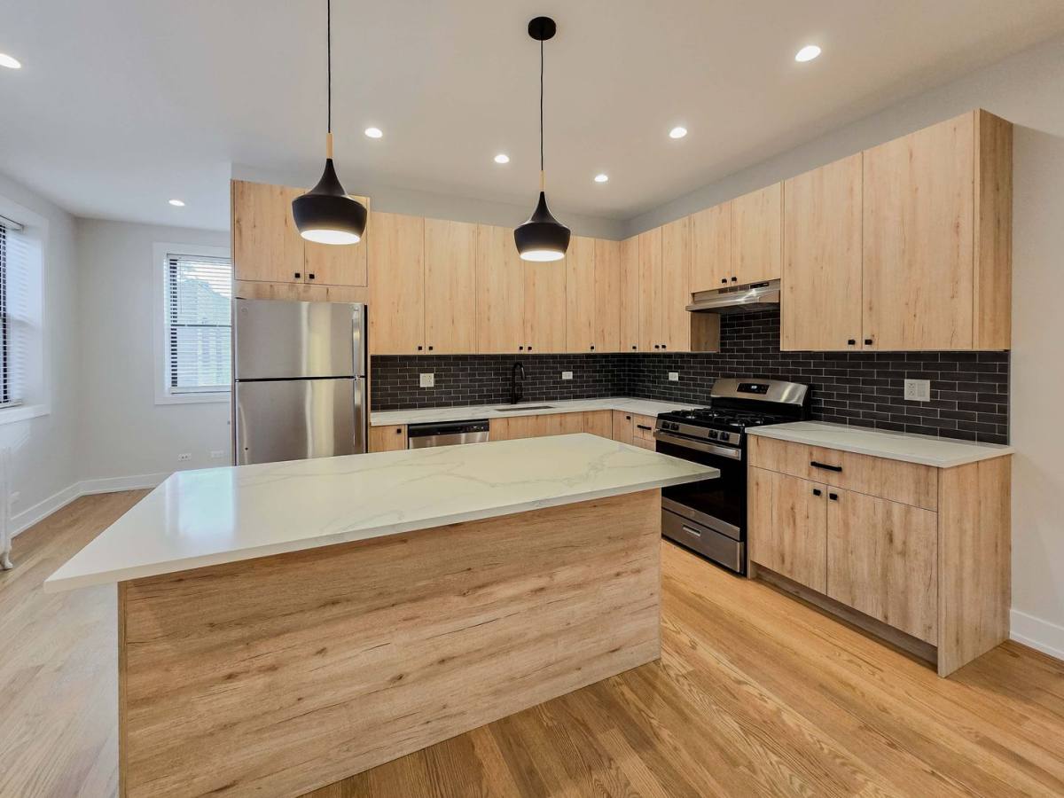 Apartment for rent at 4951 N Oakley Ave, Chicago, IL 60625
