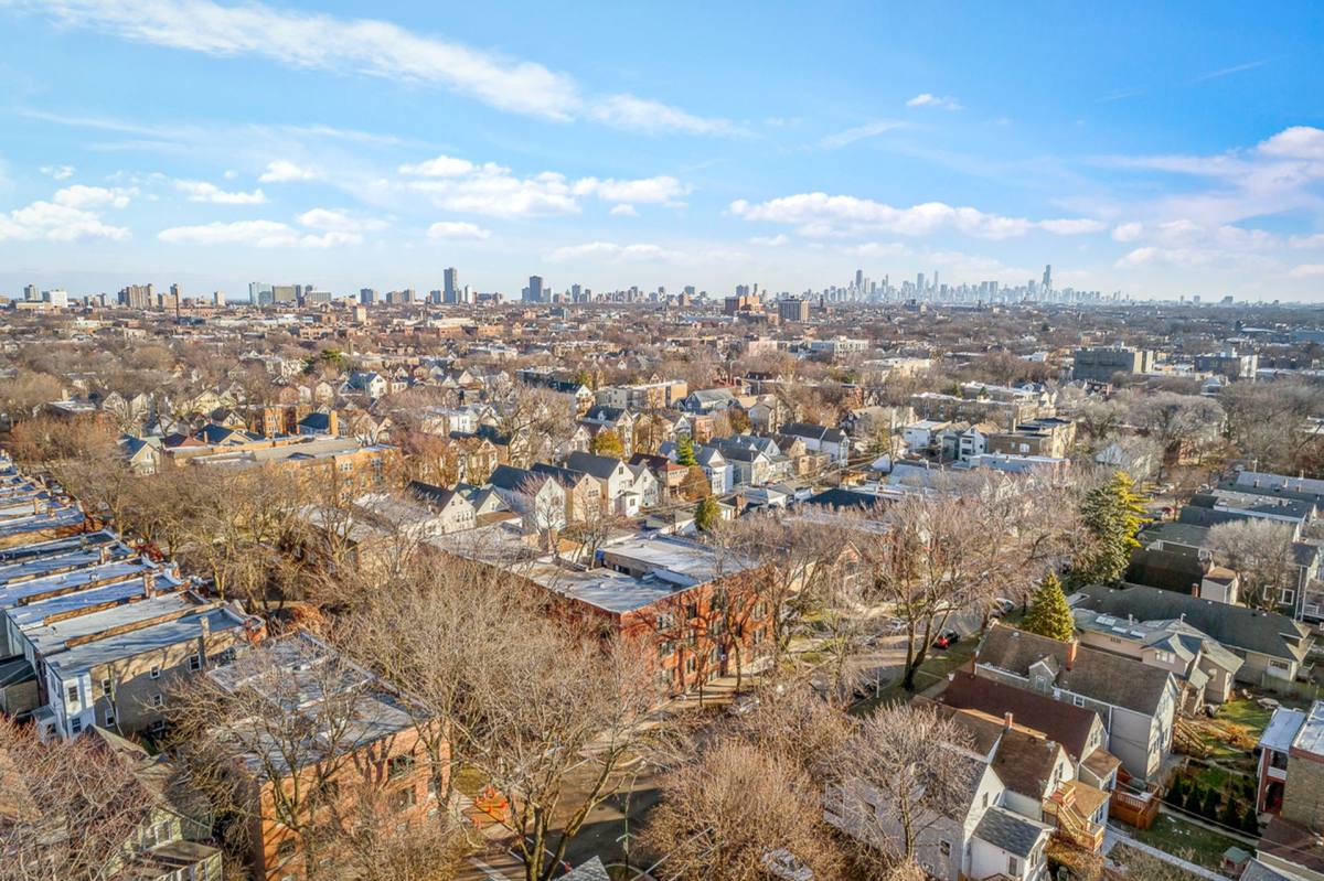 Apartment for rent at 4951 N Oakley Ave, Chicago, IL 60625