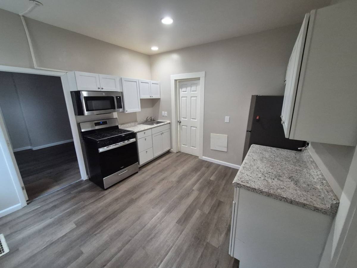 Apartment for rent at 218 E 12th St, Covington, KY 41011