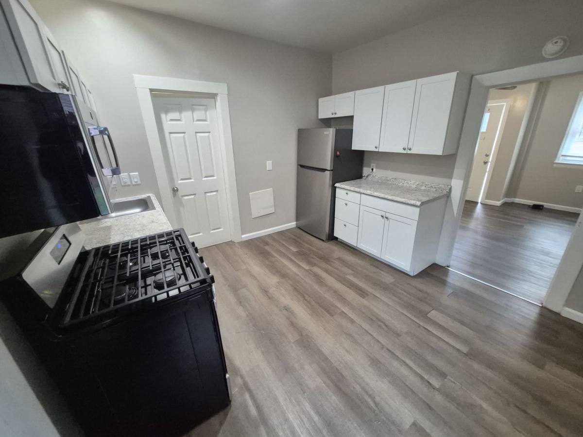 Apartment for rent at 218 E 12th St, Covington, KY 41011