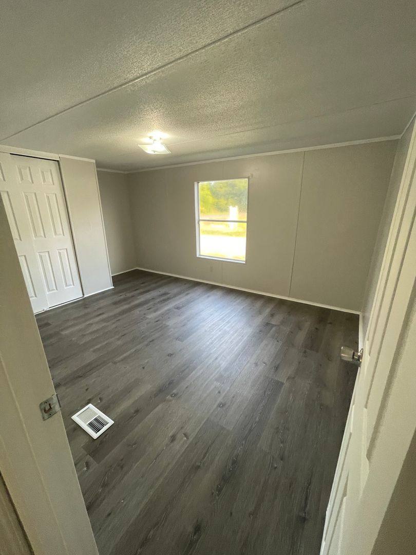 Apartment for rent at 4405 Old Jeanerette Rd, New Iberia, LA 70563