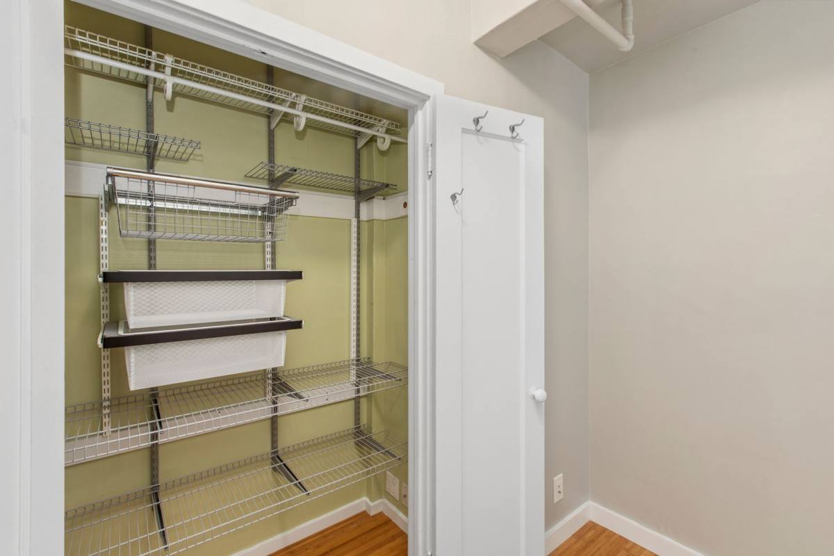 Apartment for rent at 1409-1421 Sacramento St 7-9 Kimball Place, San Francisco, CA 94118