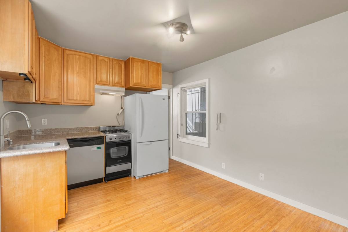 Apartment for rent at 1409-1421 Sacramento St 7-9 Kimball Place, San Francisco, CA 94118