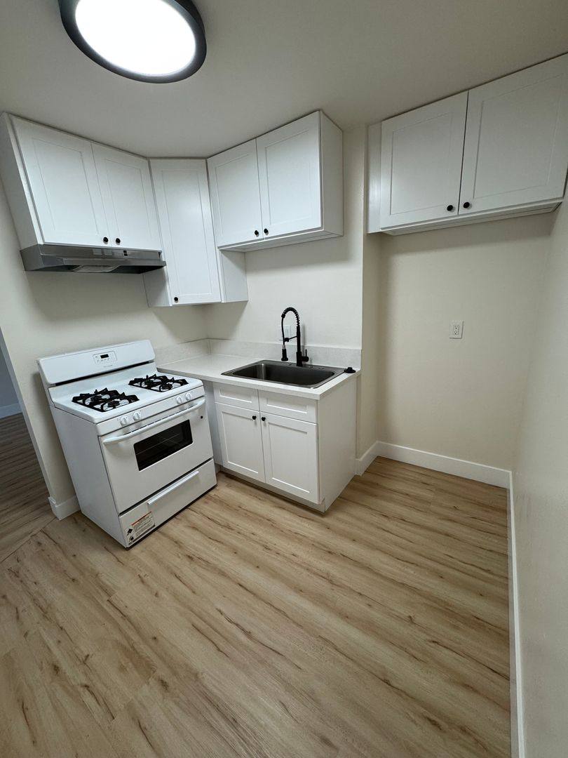 Apartment for rent at 3528 - 3530 Emerald St, Torrance, CA 90503