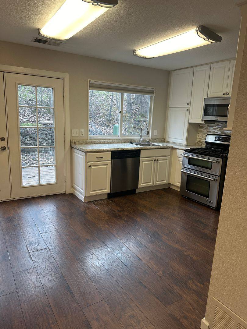 Townhouse for rent at 1295 Elegante Lane, Anchorage, AK 99501