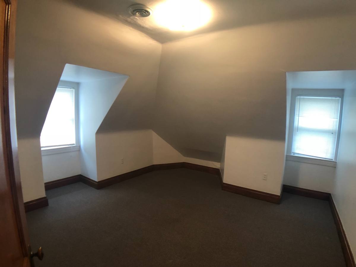 Apartment for rent at 598 E Maiden St, Washington, PA 15301