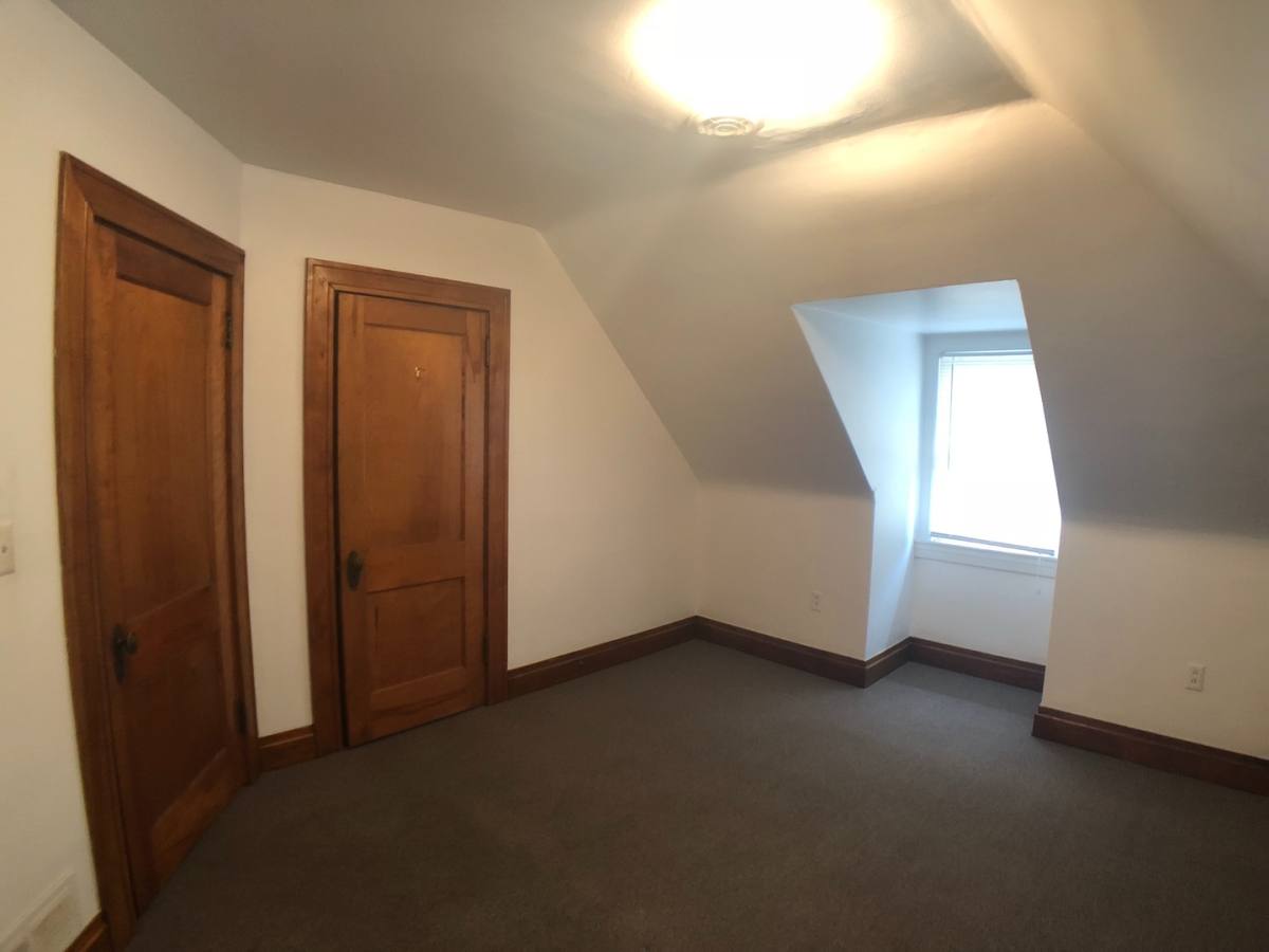 Apartment for rent at 598 E Maiden St, Washington, PA 15301