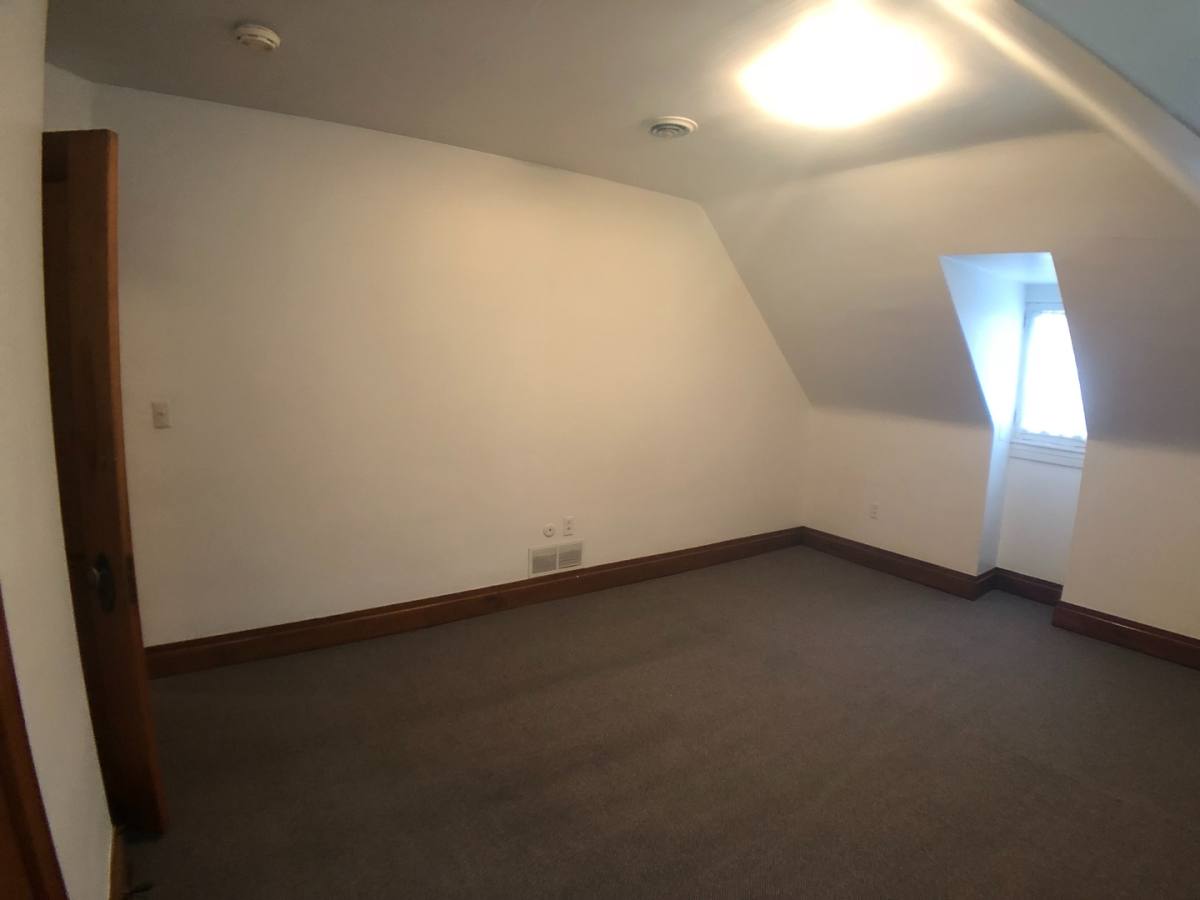 Apartment for rent at 598 E Maiden St, Washington, PA 15301