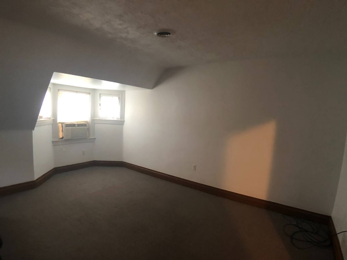 Apartment for rent at 598 E Maiden St, Washington, PA 15301