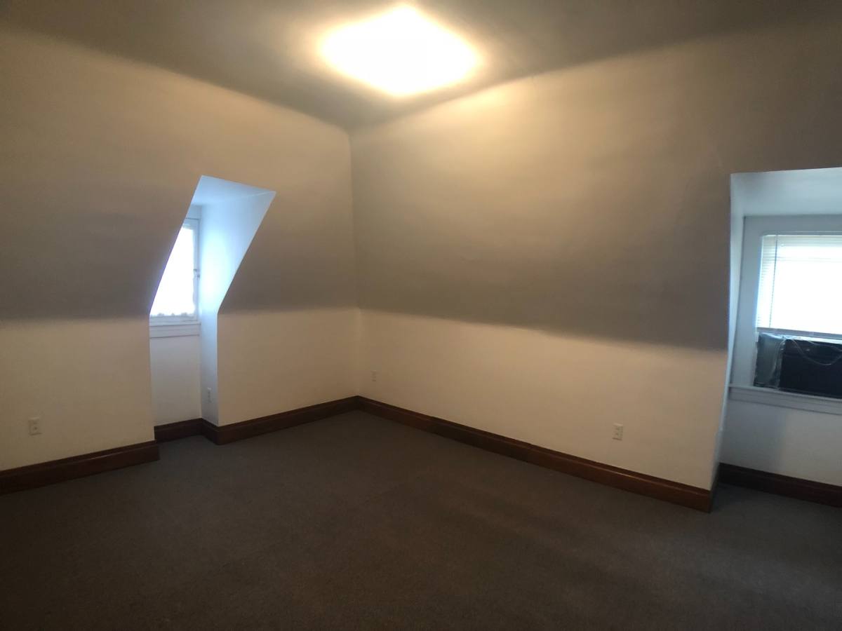 Apartment for rent at 598 E Maiden St, Washington, PA 15301