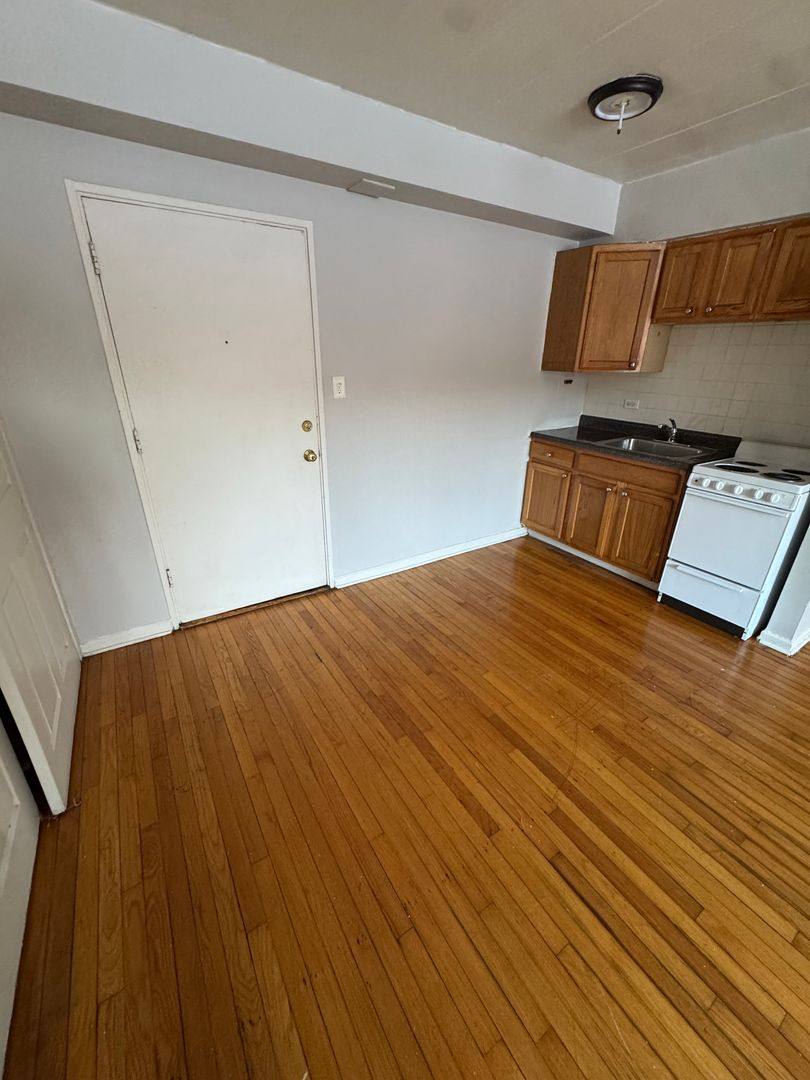Apartment for rent at 2023-2025 N Harlem Ave, Elmwood Park, IL 60707